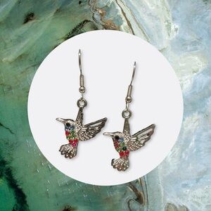 Elegant Silver Hummingbird Earrings 🌸